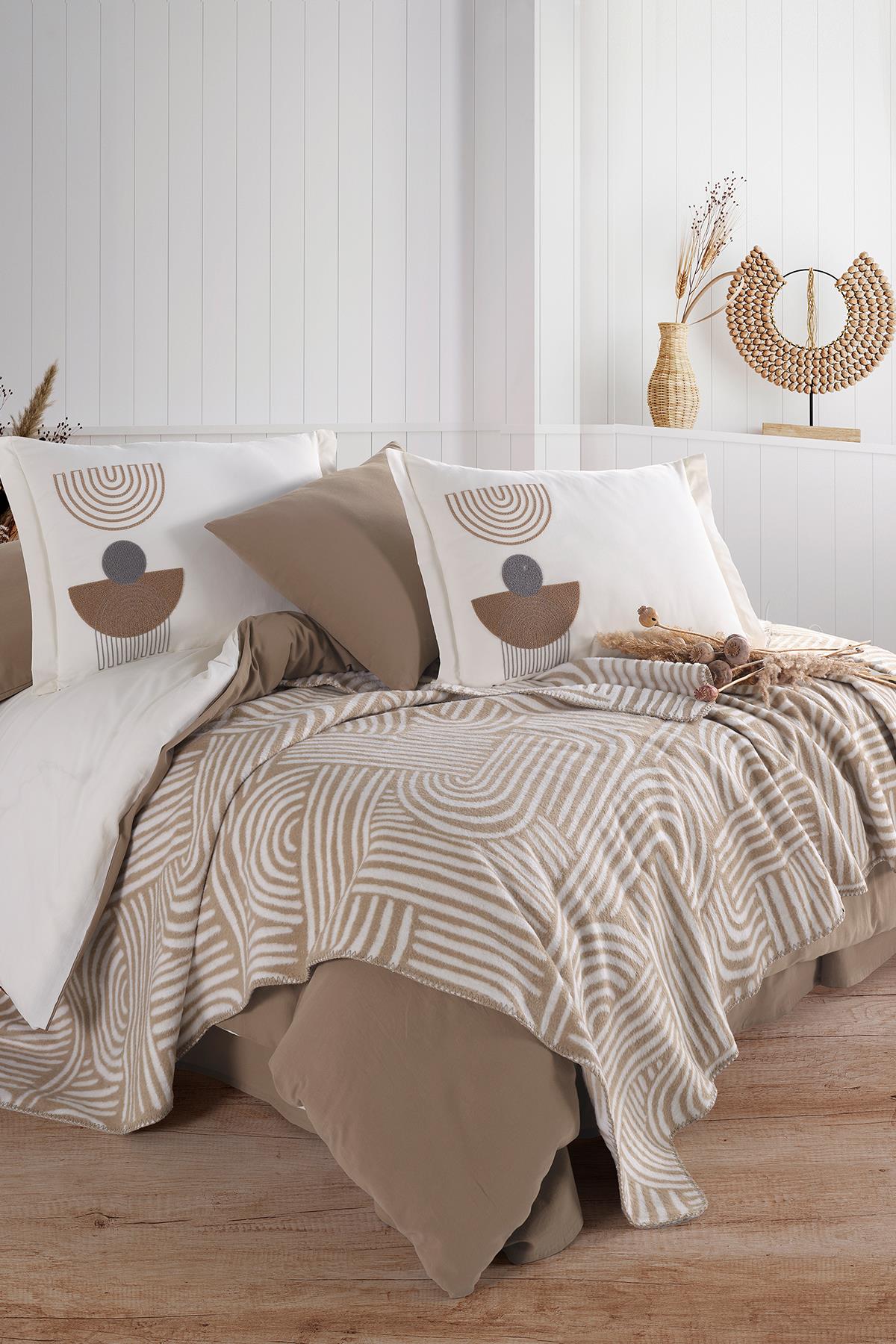 İyi Geceler İstanbul Babil Battaniyeli Nevresim Takımı Çift Kişilik - Bej