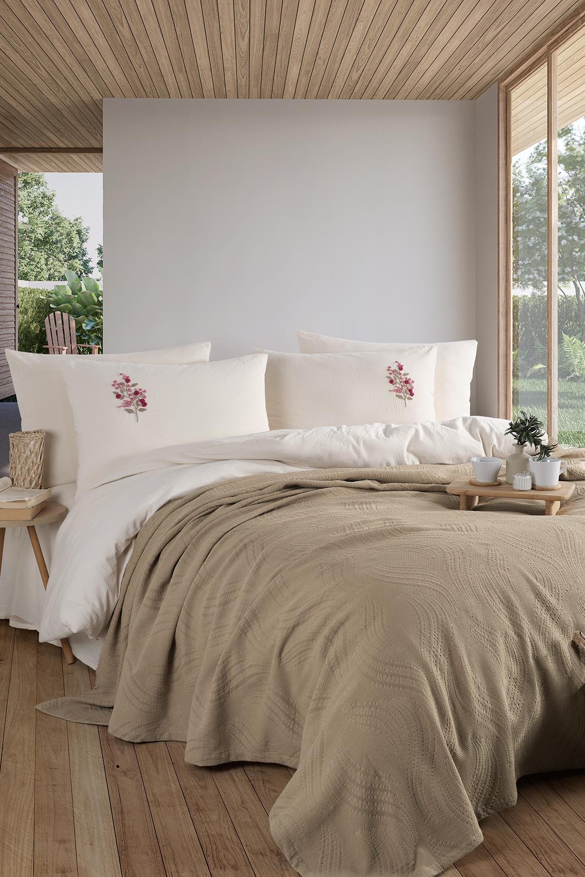 İyi Geceler İstanbul Royal Crest Çift Kişilik Nevresimli Pike Takımı - Koyu Bej