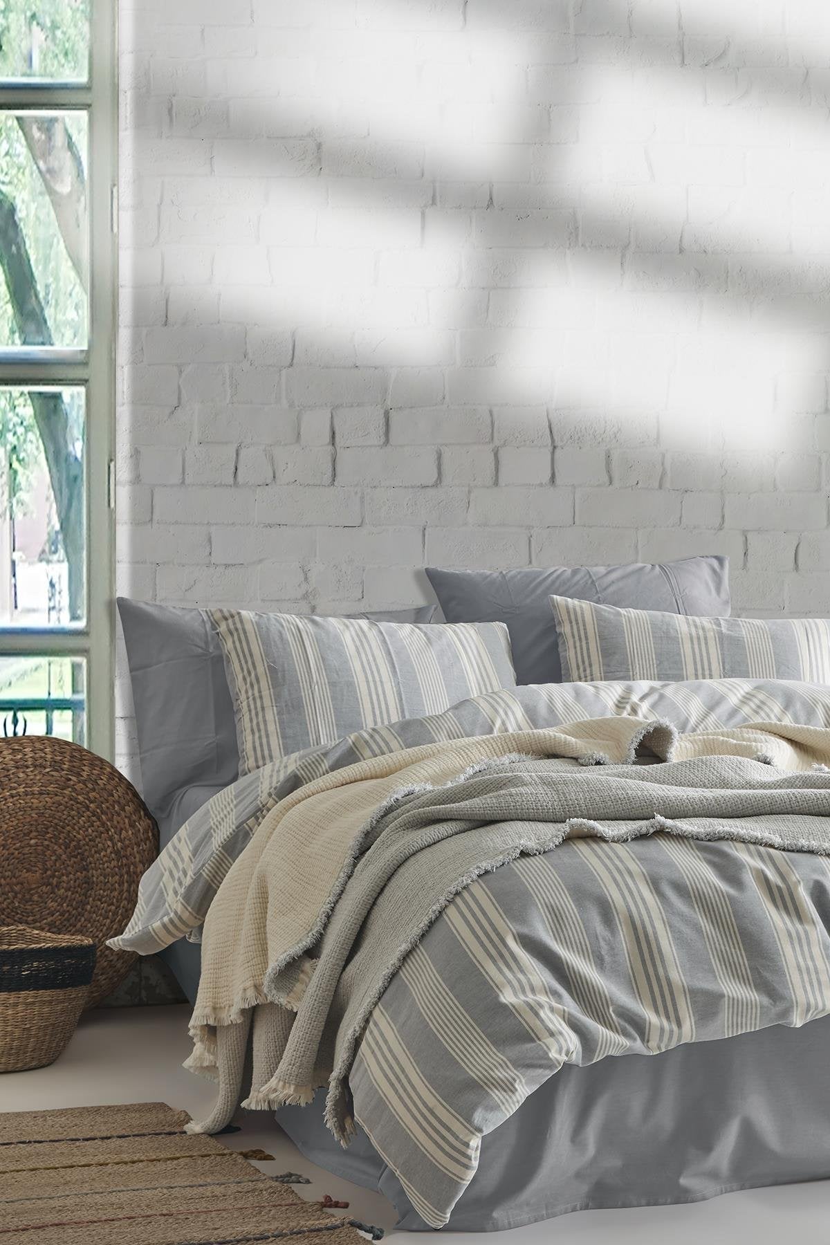 İyi Geceler İstanbul Wendy Nevresimli Doğal Yatak Örtü Seti Çift Kişilik - Mavi